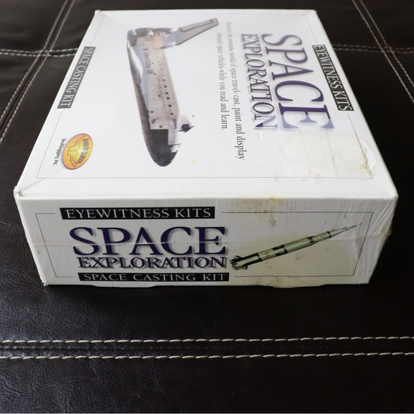 Vintage Space Exploration Space Shuttle, Command Module, Saturn & V Casting Kit - Picture 3 of 5